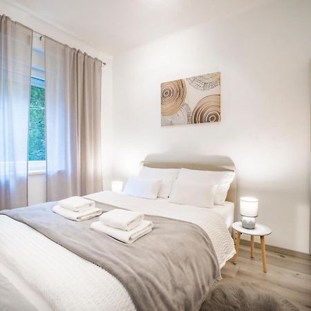Studio Apartman Lena Рийека Екстериор снимка